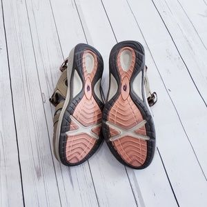 splash nubuck flat hiking sandals